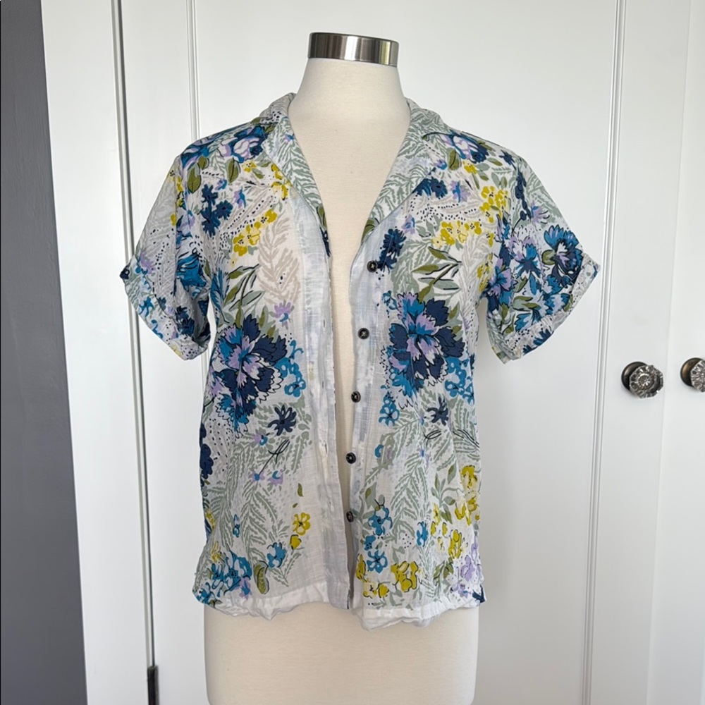 Anthropologie Floral Button-Up Shirt (size extra small)
